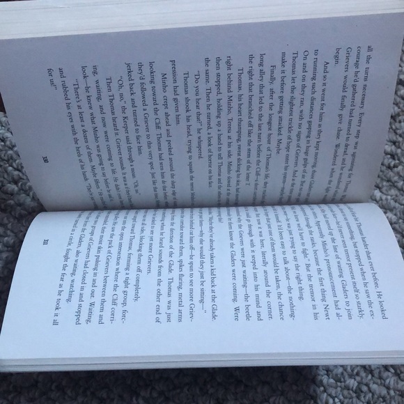 Maze runner book by James Dashner in perfect condition - Picture 4 of 4